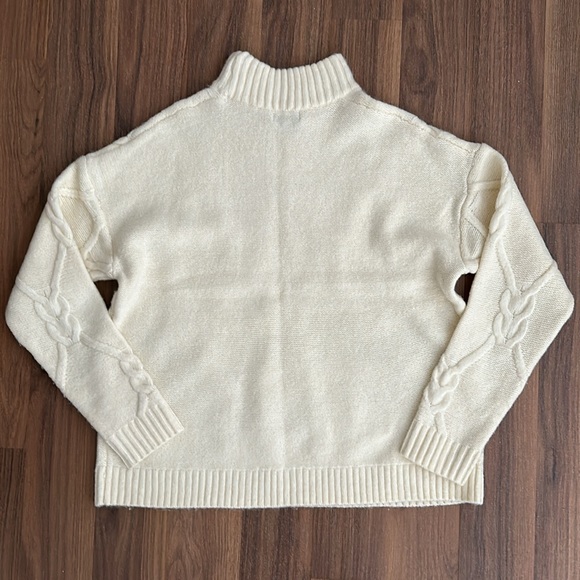 Ivory soft knit sweater. Size small excellent condition - Picture 2 of 4